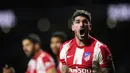 Gelandang Atletico Madrid Rodrigo De Paul merayakan gol kedua timnya yang dicetak ke gawang Cadiz pada jornada ke-28 Liga Spanyol di Stadion Wanda Metropolitano, Sabtu (12/3/2022) dini hari WIB. Atletico Madrid sukses meraih kemenangan 2-1 atas tamunya Cadiz. (AP Photo/Manu Fernandez)