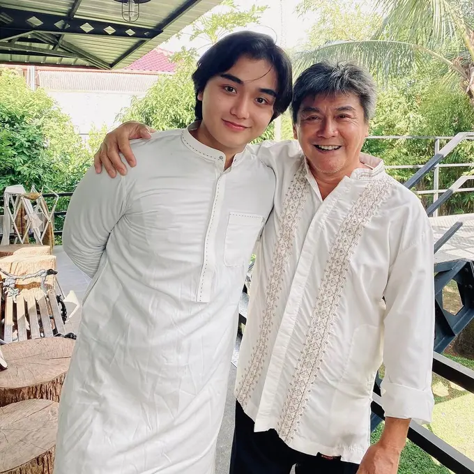6 Potret Kebersamaan Willy Dozan dan Leon Dozan, Bak Kakak Adik