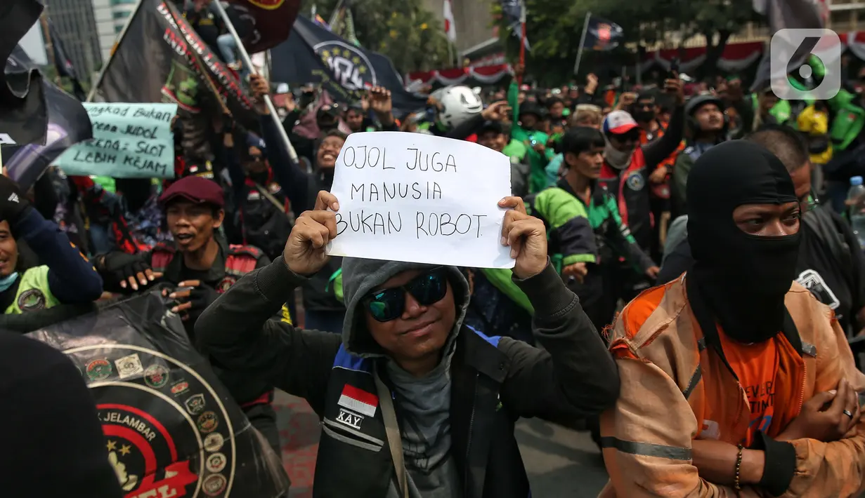 Kelemahan itu diperparah posisi pemerintah yang hingga kini belum mampu berbuat banyak untuk memenuhi rasa keadilan dan kesejahteraan para mitra perusahaan aplikasi. (Liputan6.com/Angga Yuniar)