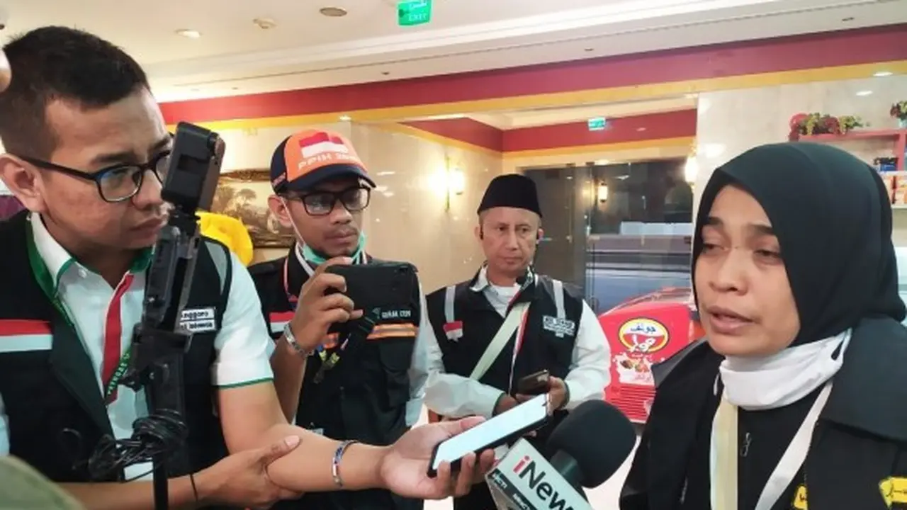 Petugas Kesehatan Haji Indonesia saat memberikan keterangan jemaah haji yang meninnggal. Syahrudin/MCH