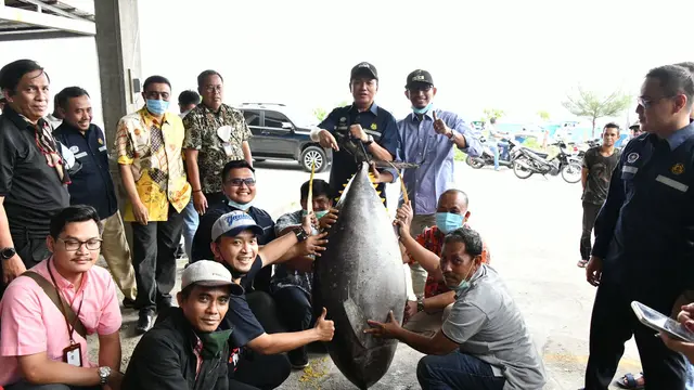 Bantu Tingkatkan Produktivitas, BPH Migas Naikkan Kuota Solar Nelayan Aceh Selatan