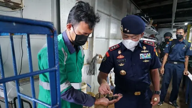 KKP menghentikan penambangan pasir timah oleh KIP Octopus di Perairan Bangka karena ada dugaan perusakan lingkungan yang terjadi akibat penambangan. (Dok KKP)
