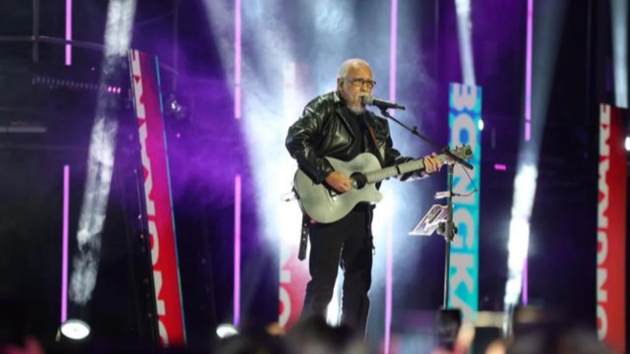 Iwan Fals Meriahkan Konser Raya 31 Indosiar Luar Biasa dengan Lagu "Air Mata Api"