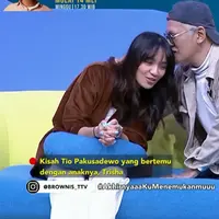 Aktor senior Tyo Pakusadewo menceritakan pertemuan hingga akhirnya memeluk putrinya. Setelah 17 tahun, akhirnya bisa ketamu dan memeluk pertama meski hanya beberapa detik. Sebelumnya, anak Tyo, Trisha kerap memanggil ayahnya dengan sebutan Om. [Youtube/TRANS TV Official]