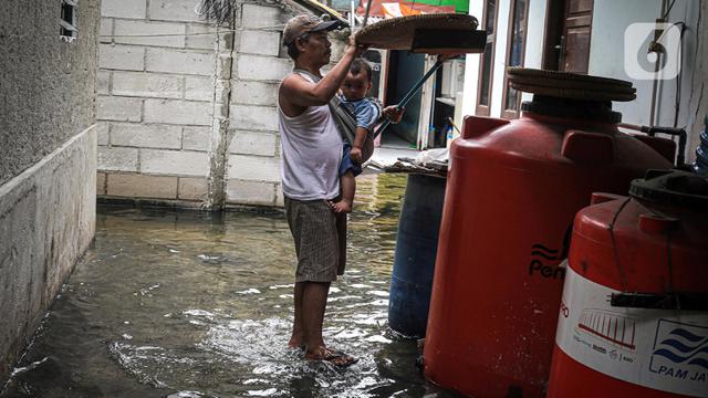 Banjir Rob Genangi Pesisir Jakarta