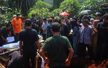 VIDEO: Isak Tangis Keluarga Iringi Pemakaman Korban Kecelakan Bus Rombongan Siswa SMK Depok