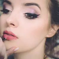 Padahal nggak dandan, tapi entah mengapa lima zodiak ini tetap terlihat cantik. Apa yang membuatnya demikian? (Sumber foto: unsplash.com)