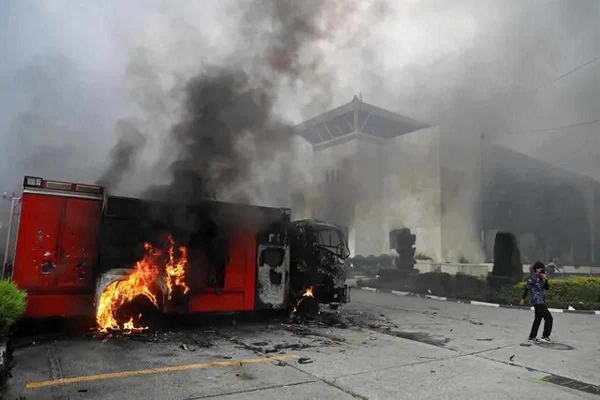 Demo Rusuh Nepal: Istri Mantan PM Jhalanath Khanal Tewas Setelah Rumah Dibakar Massa