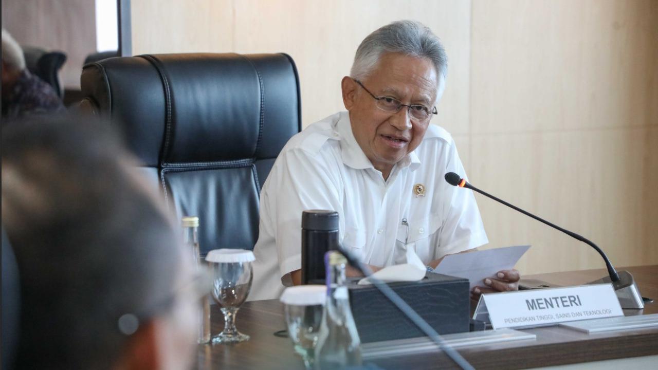 Mendikti Saintek Satryo Soemantri Brodjonegoro buka suara usai sejumlah pegawai ASN bawahannya melakukan demo.
