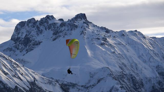 Permukaan Salju Putih di Puncak Alpen Semakin Menghijau, Wisata Ski Terancam