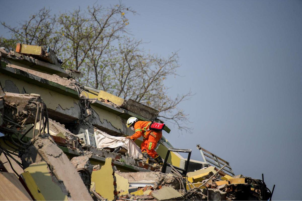 Kehancuran bangunan akibat gempa mematikan Myanmar