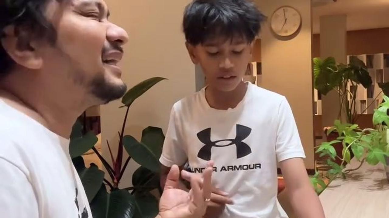 8 Potret Anak Lelaki Tompi yang Punya Suara Merdu, Begini Momen saat Berlatih Dengan Sang Ayah