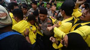 Imbas Demo BEM UI, Jalan Sudirman Menuju Bundaran HI Ditutup