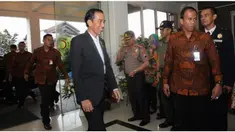  Presiden Jokowi kembali mendatangi Rumah Sakit (RS) PKU Muhammadiyah Solo, Jawa Tengah. Dia menjenguk cucu pertamanya, Jan Ethes Srinarendra, yang masih berada di rumah sakit.