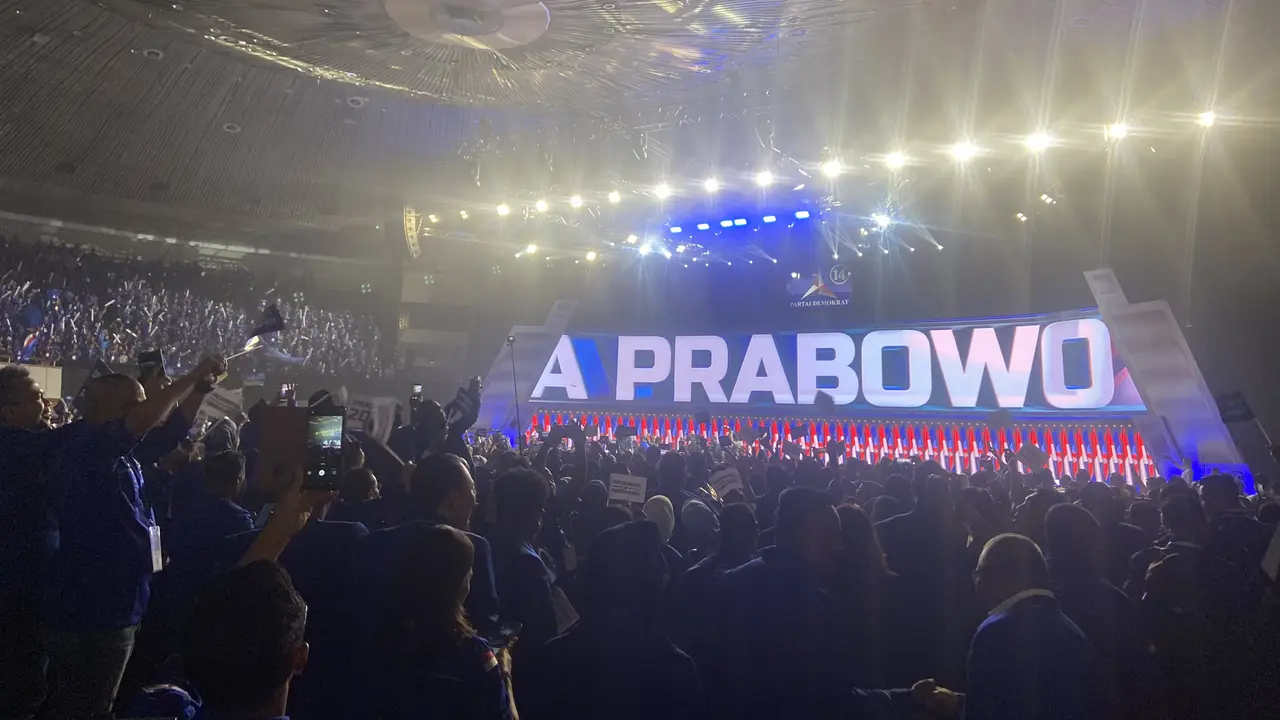 Partai Demokrat memulai rapat pimpinan nasional atau rapimnas di Jakarta Convention Center (JCC) Gelora Bung Karno (GBK). Ribuan kader Partai Demokrat mengawalinya dengan teriakan dan yel-yel Prabowo presiden.