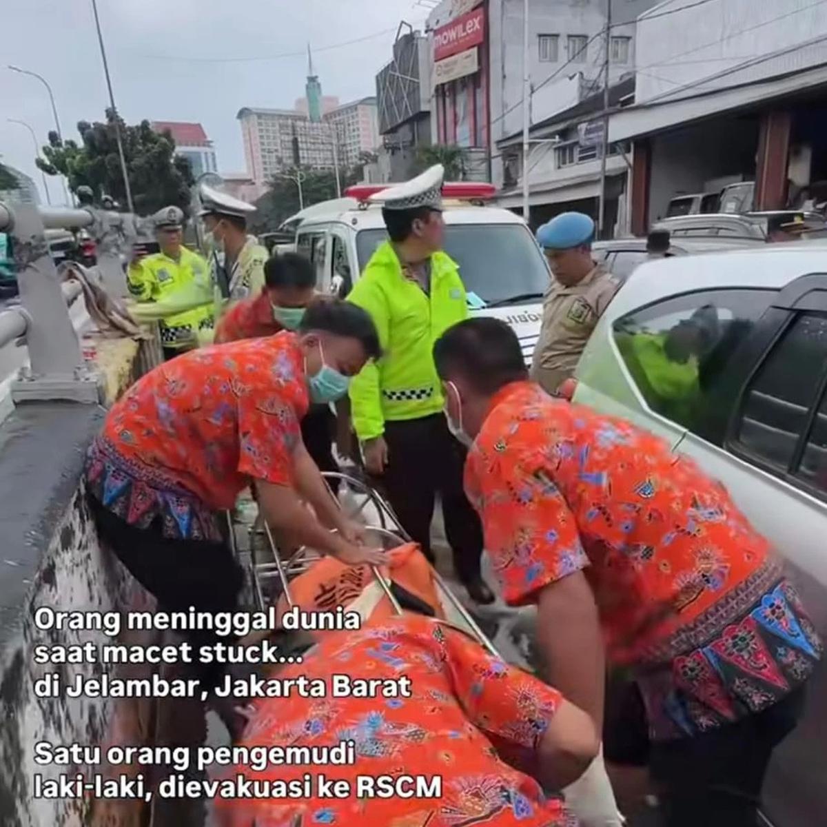 Pengemudi Mobil Meninggal saat Macet