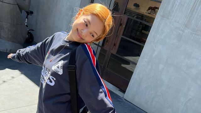 Disebut Tak Cocok dengan Rambut Oranye, Jennie Blackpink Tetap Percaya Diri dan Tampil Memesona!