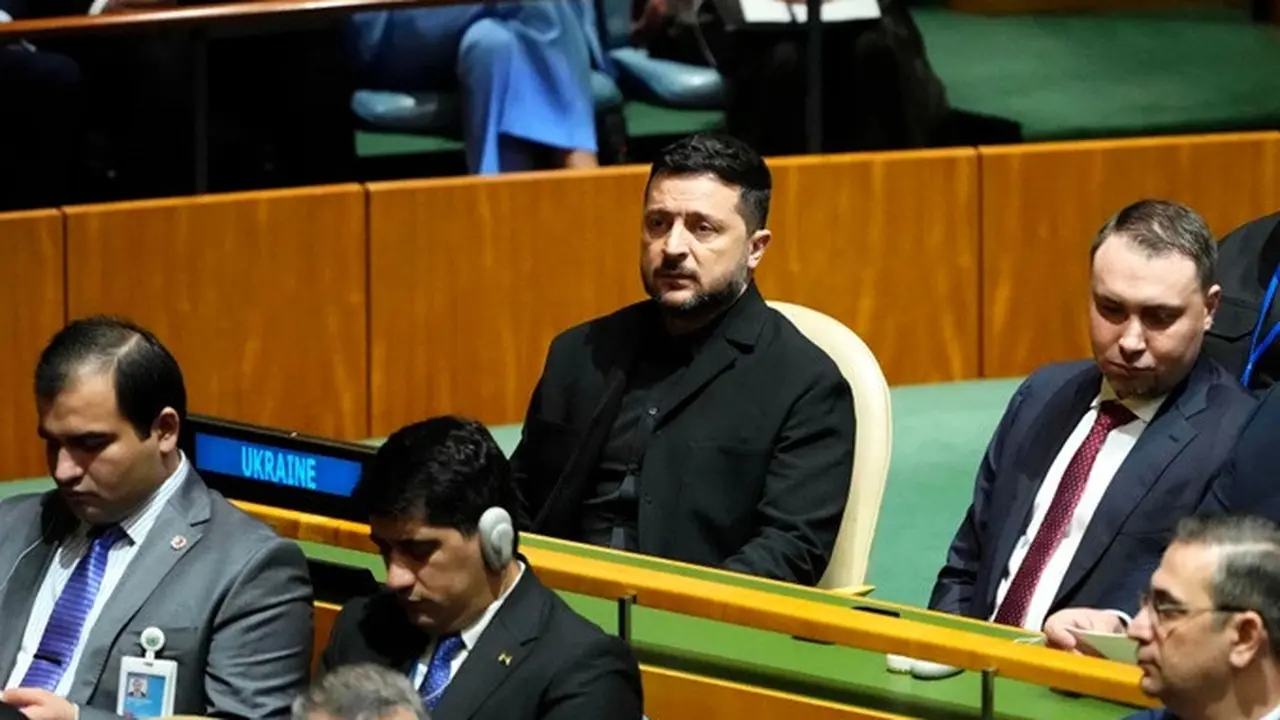 Presiden Ukraina Volodymyr Zelenskyy saat menghadiri Sidang Majelis Umum Perserikatan Bangsa-Bangsa (PBB) di Markas Besar PBB, Selasa (22/9/2026).