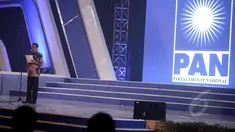 Presiden Jokowi memberi sambutan dalam acara pembukaan Rakernas PAN di Jakarta, Rabu (6/5). Dalam acara itu juga dilantik Pengurus Dewan Pimpinan Pusat Partai Amanat Nasional Periode 2015-2020. (Liputan6.com/Faizal Fanani)