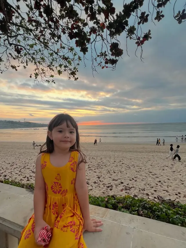 Potret Chloe Putri Asmirandah dan Jonas Rivanno (credit: https://www.instagram.com/asmirandah89/ dan https://www.instagram.com/hargabro/)
