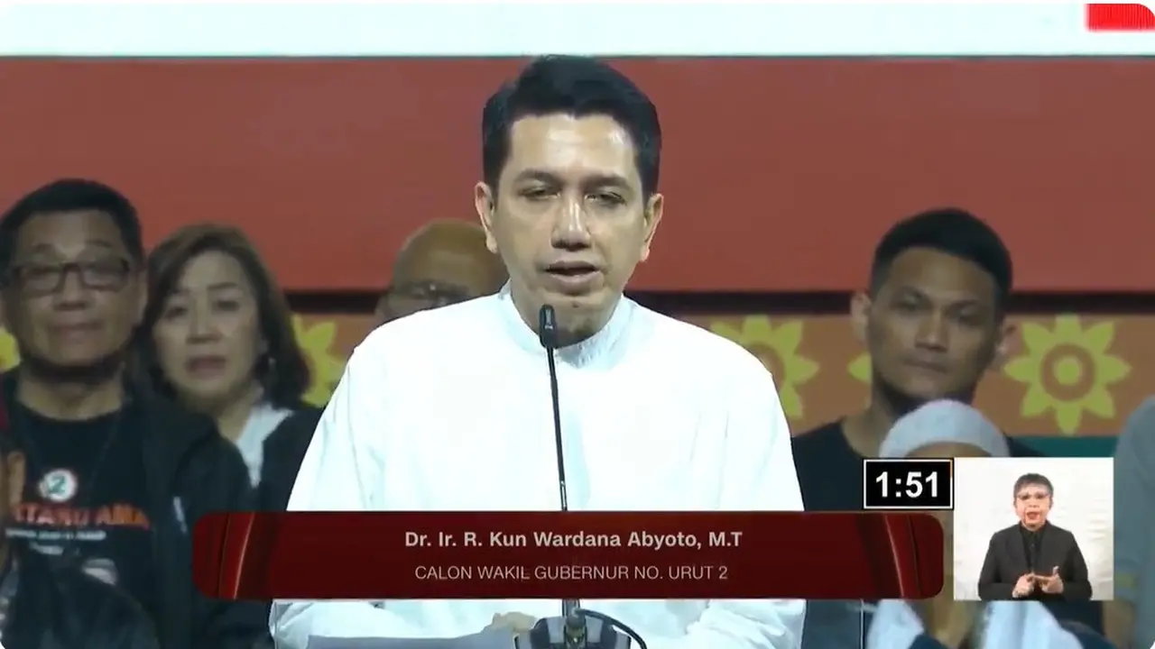 Calon Wakil Gubernur nomor urut 2 Kun Wardana Abyoto saat debat kedua Pilgub Jakarta 2024.