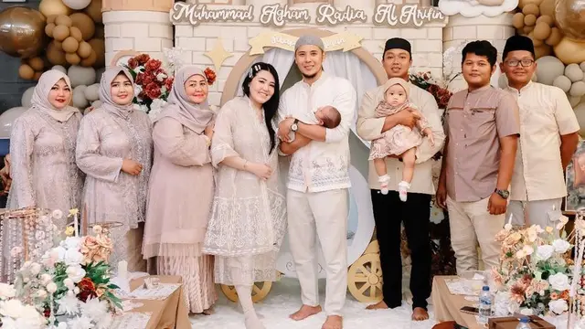 Via Vallen saat Akikah Putra Pertamanya. [@aghamradia]