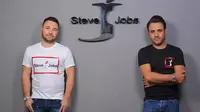 Dua kakak beradik Vicenzo dan Giacomo Barbato pemilik perusahaan pakaian Steve Jobs (Sumber: The Verge)