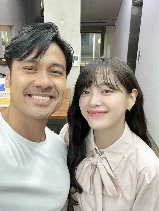 Chicco Jerikho dan Kim Sejeong. (Foto: Instagram/ chicco.jerikho)