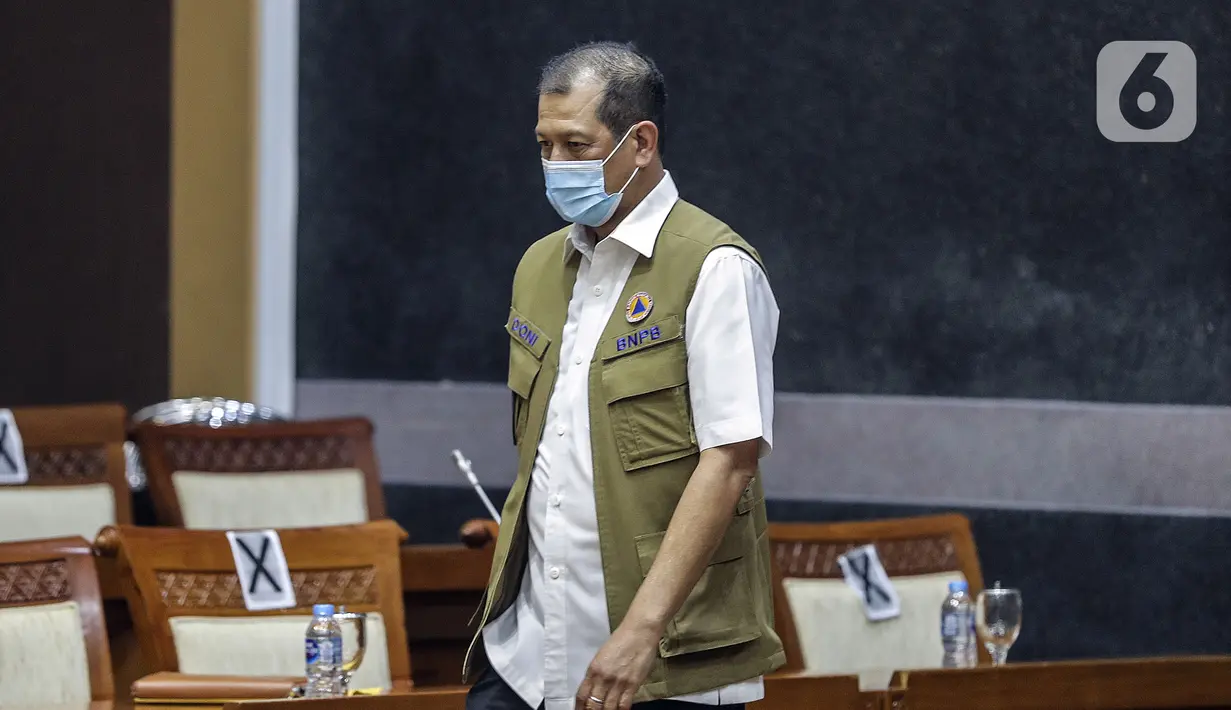 Kepala BNPB Doni Monardo saat rapat dengan Komisi VIII mengenai perkembangan COVID-19 di Gedung DPR, Jakarta Pusat, Senin (13/7/2020). Dalam rapat tersebut Komisi VIII meminta penjelasan terkait ‘new normal’ yang sering digaungkan pemerintah selama pandemi COVID-19. (Liputan6.com/Johan Tallo)