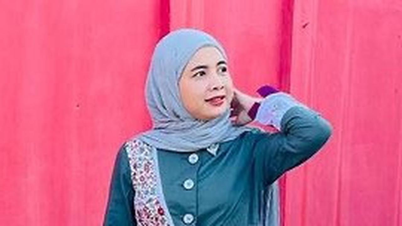 Zela kini berdomisili di Dusun Kasihan RT 06, Tamantirto, Kasihan, Bantul, Daerah Istimewa Yogyakarta. Ia diketahui memiliki saudara bernama Raeiza Aulia Sari.