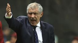 Namun pelatih Portugal, Fernando Santos tetap menurunkan skuad terbaik termasuk Cristiano Ronaldo yang sebenarnya masih mengalami bengkak di mata kanannya akibat cedera saat menang 4-0 atas Republik Ceska tiga hari sebelumnya. (AP/Rui Vieira)