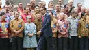 Presiden Jokowi berjalan setelah foto bersama perwakilan RI di luar negeri usai membuka rapat kerja Kepala Perwakilan Republik Indonesia di Gedung Pancasila, Jakarta, Senin (12/2). Tema raker ini adalah 'diplomasi zaman now'. (Liputan6.com/Angga Yuniar)
