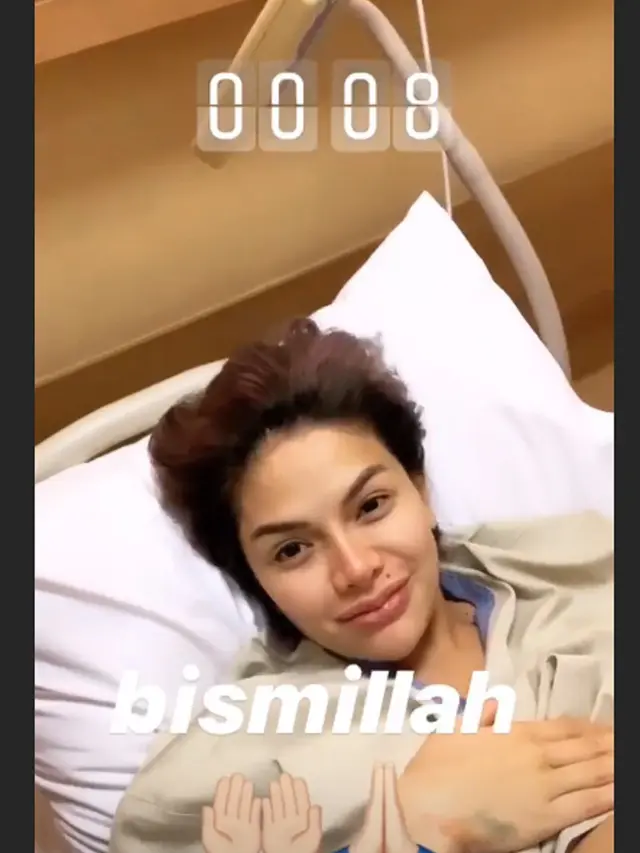 Nikita Mirzani Melahirkan (Instagram/ @fitri_salhuteru)
