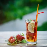 resep menyegarkan strawberry iced tea/shutterstock/Alex Bros
