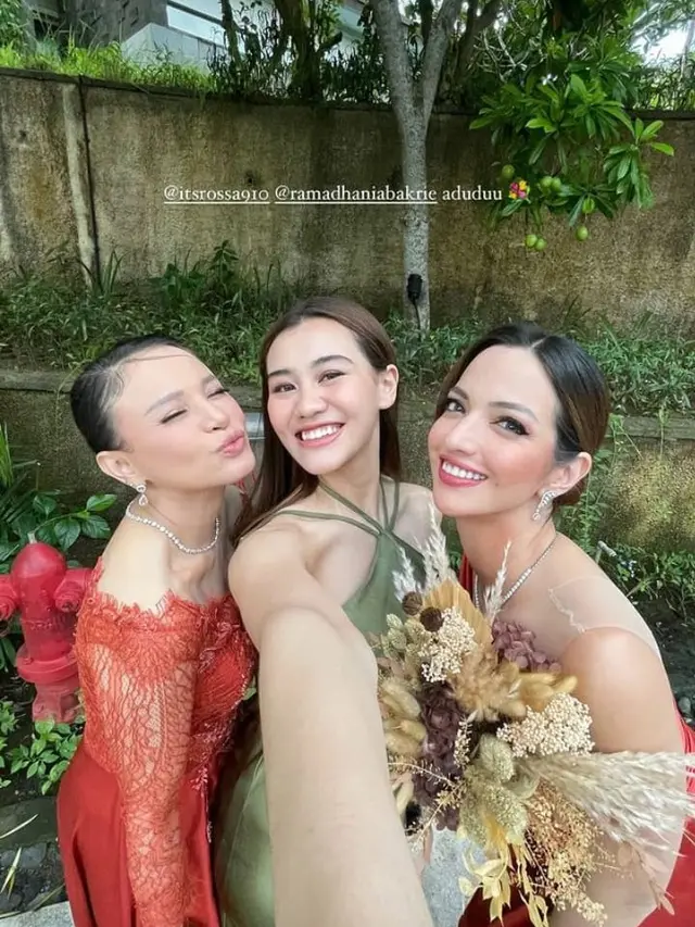 8 Potret Penampilan Aaliyah Massaid di Resepsi Kedua Rizky Febian dan Mahalini