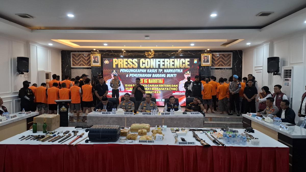 Polisi Operasi Besar-besaran Kepung Kampung Narkoba di Makassar, 29 Orang Diringkus