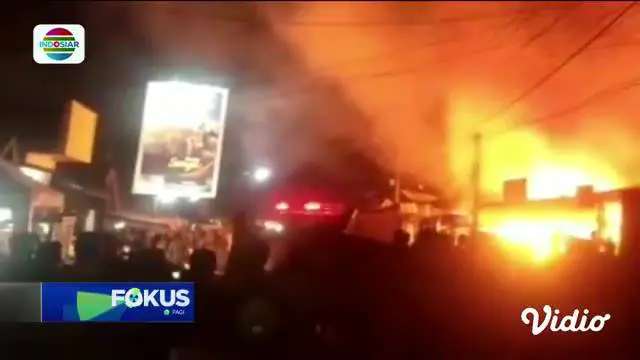 Simak berita dan peristiwa terkini dalam Fokus Pagi dengan beberapa topik pilihan sebagai berikut, Pertokoan dan Rumah Warga Terbakar, Penambang Emas Tewas Tertimbun, Evakuasi Sarang Tawon, Wanita Akan Bersalin Terpaksa Ditandu.