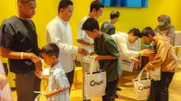 Onix Fragrance melakukan aksi sosialnya dengan berbagi bersama puluhan anak yatim dari Yayasan Alpha Indonesia atau Rumah Asuh Yatim Fadhilah Ihsan