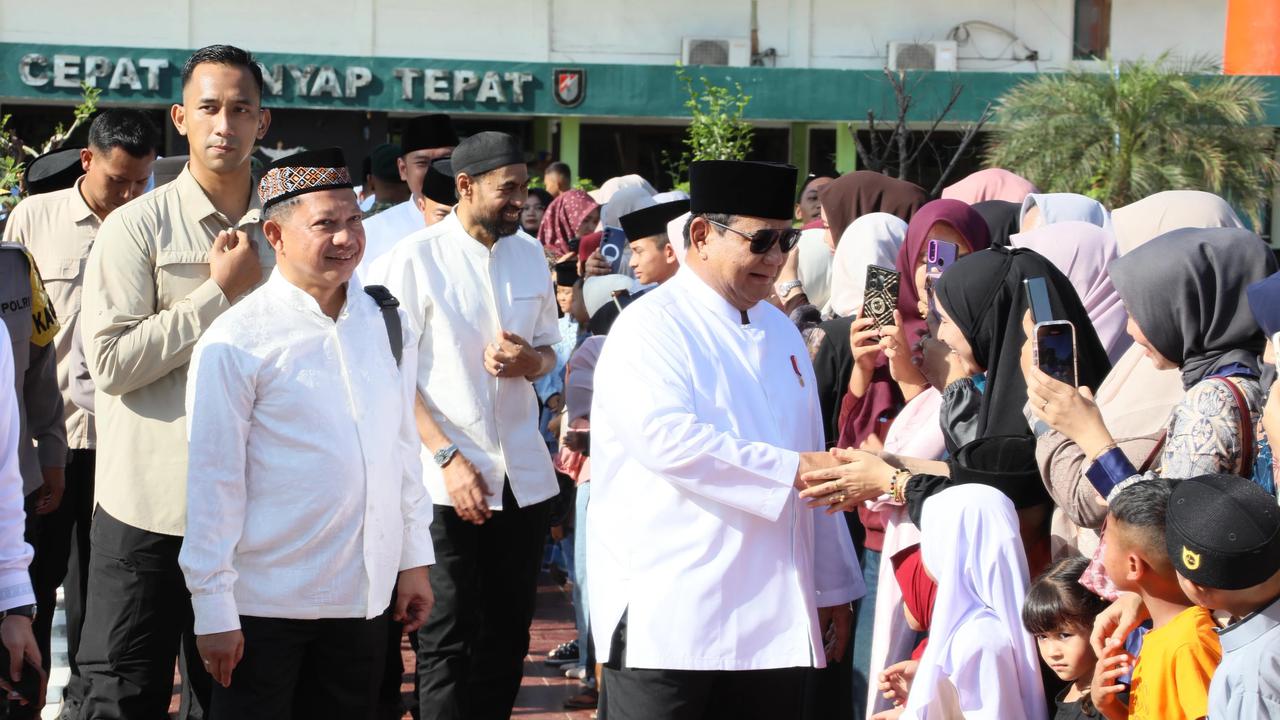 Kasatgas Tito Bersama Presiden Prabowo Laksanakan Salat Idulfitri di Kabupaten Aceh Tamiang