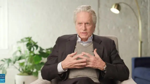 Michael Douglas di Mola Living Live.