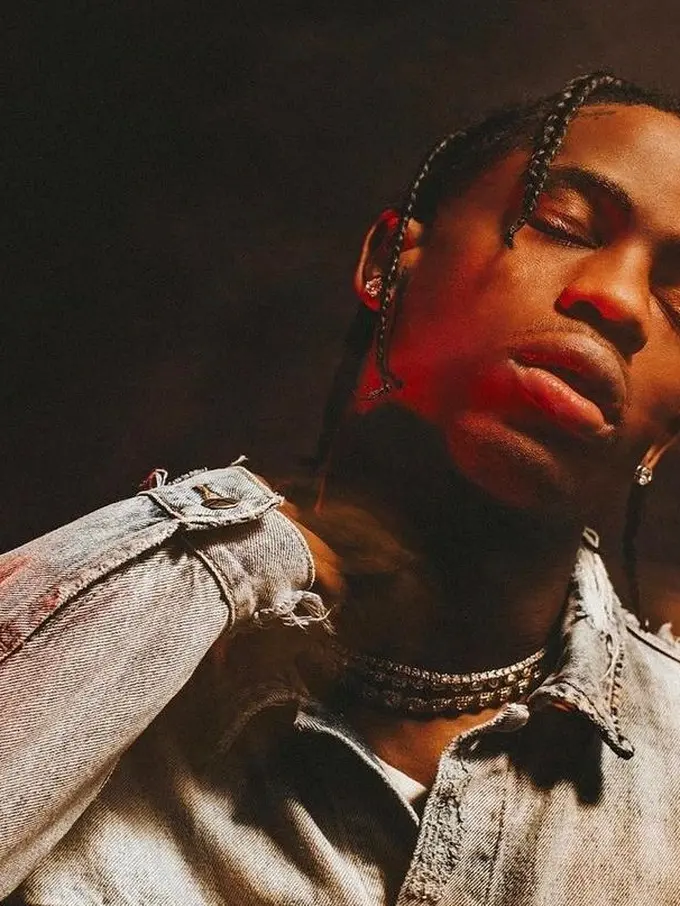 Dior Tunda Rilis Kolaborasi dengan Travis Scott Usai Insiden Konser Maut Astroworld