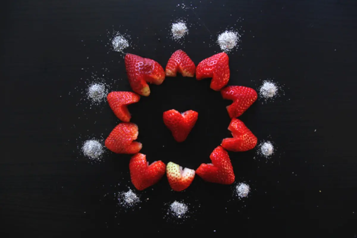 [Bintang] 3 Produk Olahan Strawberry Ini Bikin Kamu Kinclong Luar-Dalam