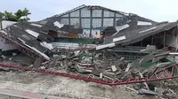 Stadion Ricardo Plaza sebagian runtuh setelah gempa di Esmeraldas, Ekuador, Jumat, 25 April 2025. (Dok AP/Jorge Demera)
