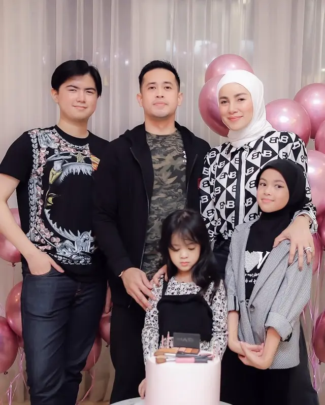 6 Potret kompak Olla Ramlan dan Aufar Hutapea usai cerai, harmonis bak keluarga utuh