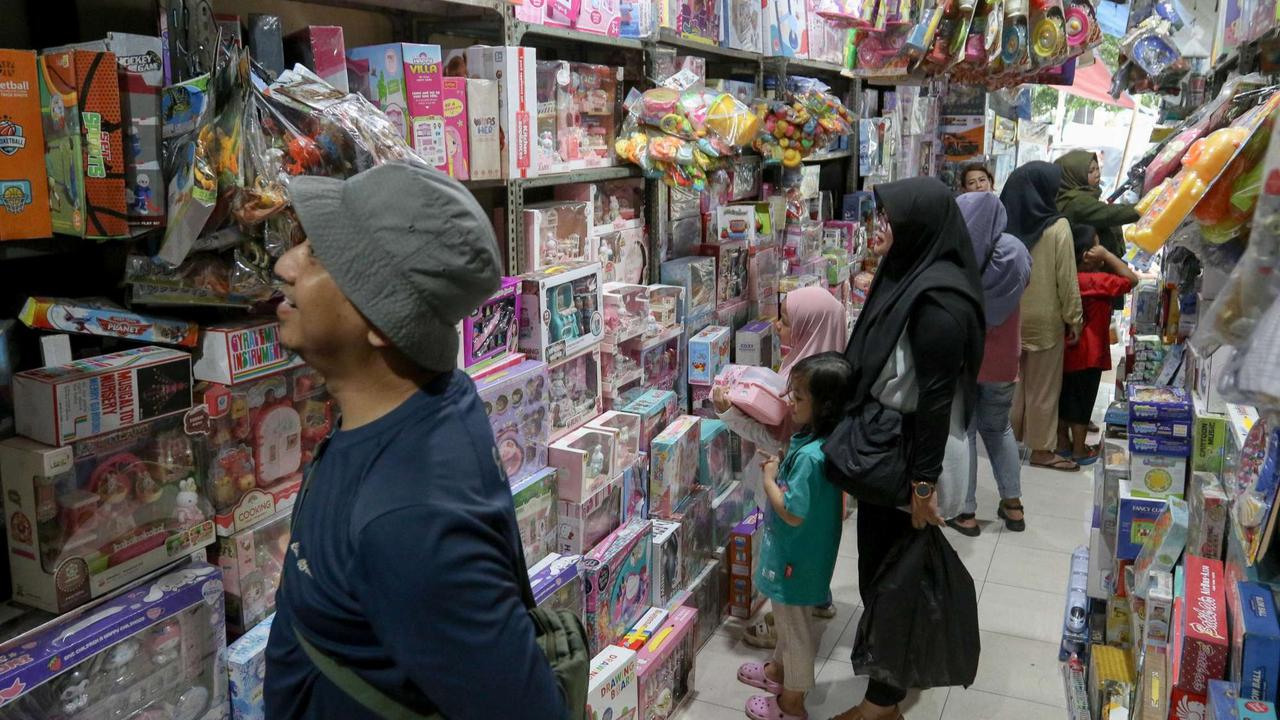 Pasar Gembrong Jakarta Ramai Pembeli Mainan Saat Libur Lebaran