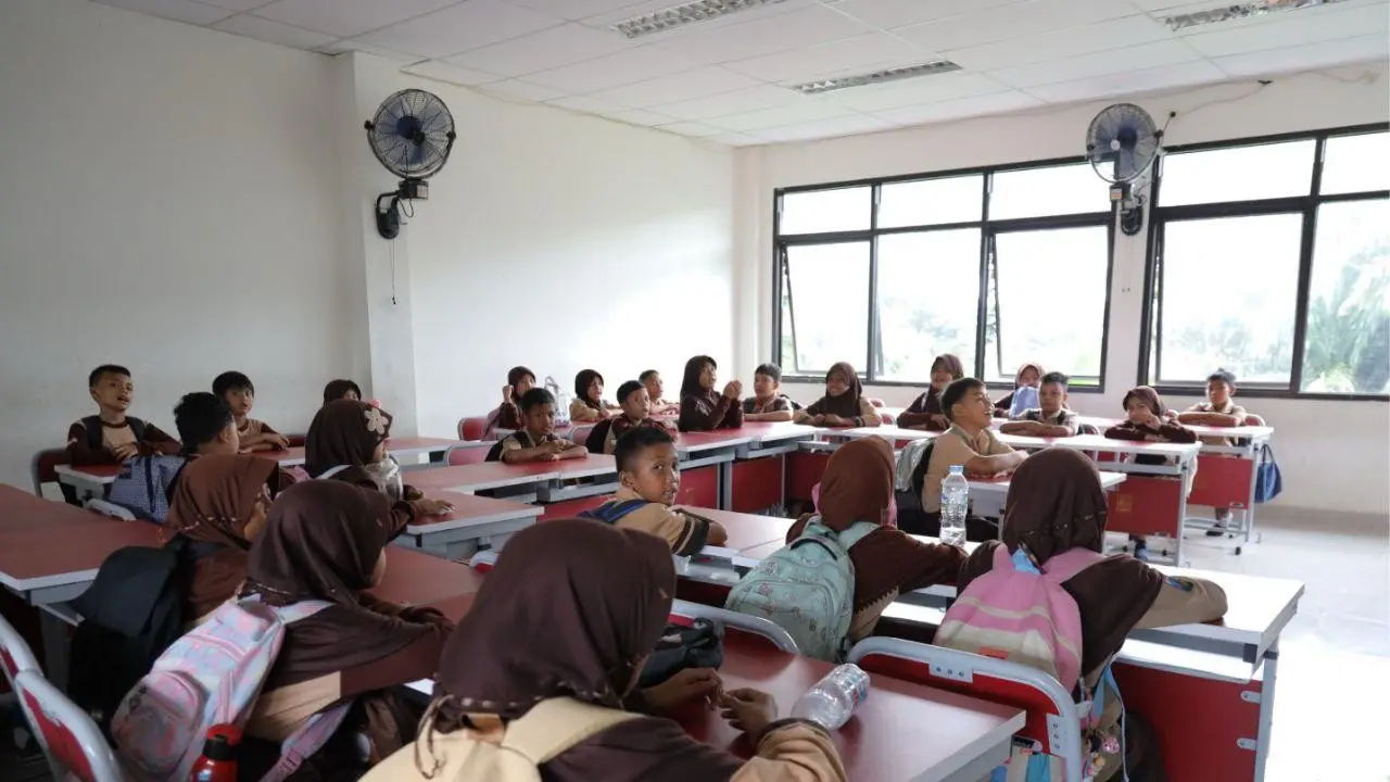 Suasana belajar di salah satu sekolah di Kota Tangsel. (Istimewa)