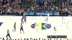 Berita video game recap NBA 2017-2018 antara Utah Jazz melawan Dallas Mavericks dengan skor 97-90.