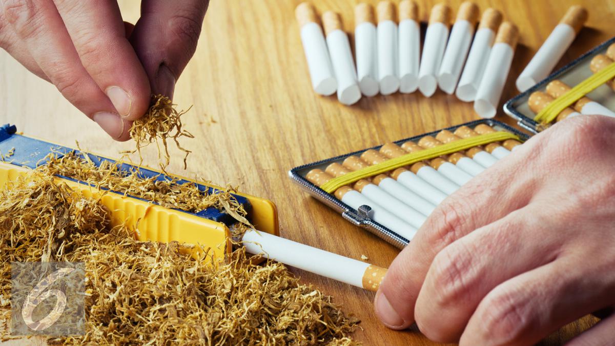 Petani Tembakau Tolak Penggabungan Produksi Rokok Kretek