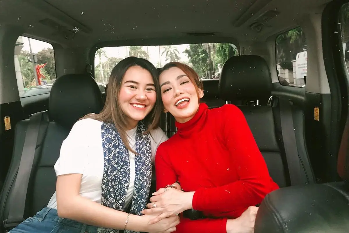 Mengaku Rindu Sang Mama, Ini 6 Potret Hangat Aaliyah Massaid dan Reza Artamevia