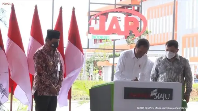 net, Presiden Joko Widodo (Jokowi) meresmikan pabrik biodiesel PT Jhonlin Argo Raya di Tanah Bumbu, Kalimantan Selatan, Kamis (21/10/2021).